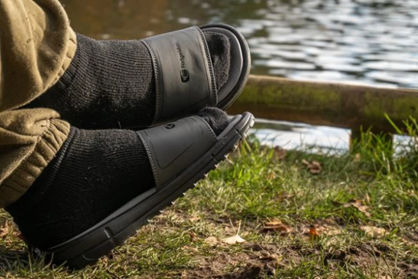 RidgeMonkey APEarel Dropback Sliders Grey 4 RidgeMonkey APEarel Dropback Sliders Grey - Image 2